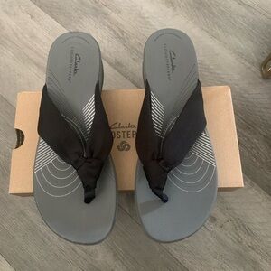 CLARKS Arla Glison Black Fabric Flip Flops Size 10